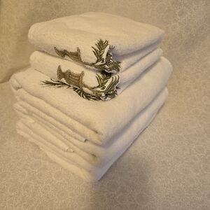 Embroidered Cream ColorTowel Set